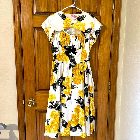 Pinup couture white and yellow/black flower dress size Medium. - Picture 1 of 7